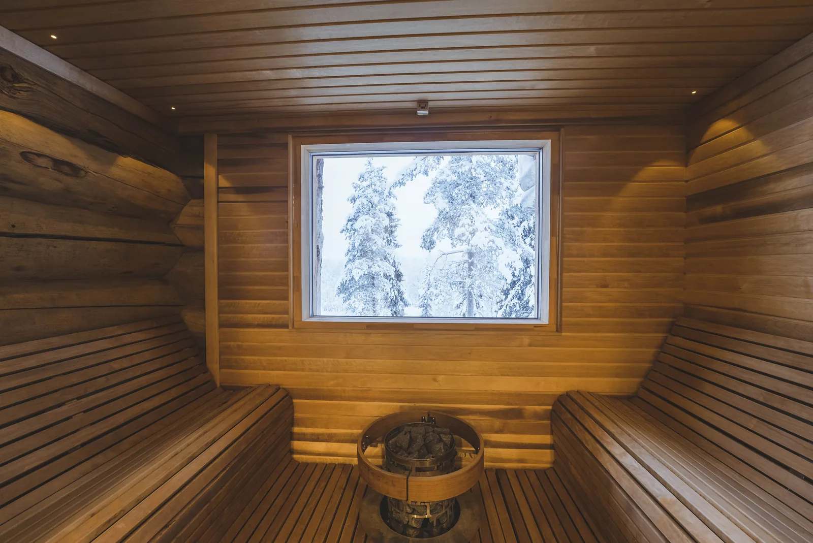 Traditionelle Holzsauna in der Luxus-Blockvilla