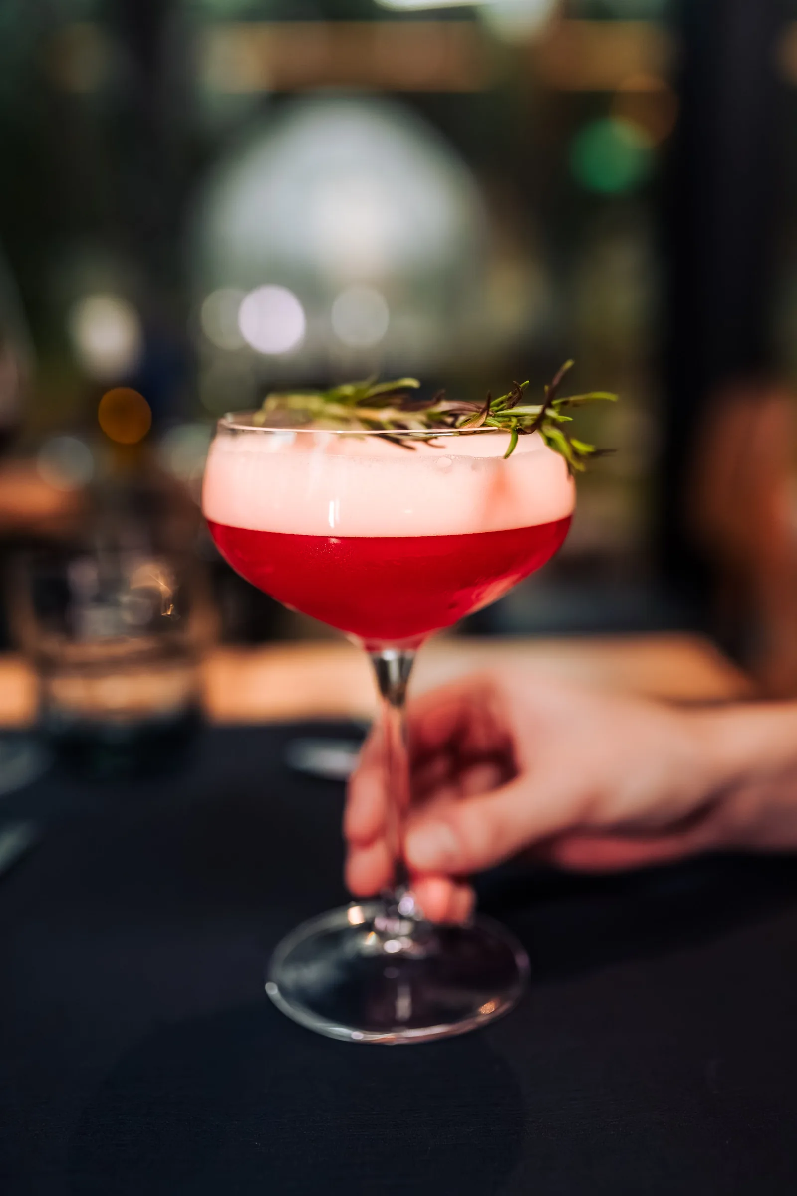 Rosa Cocktail im Invisible Restaurant