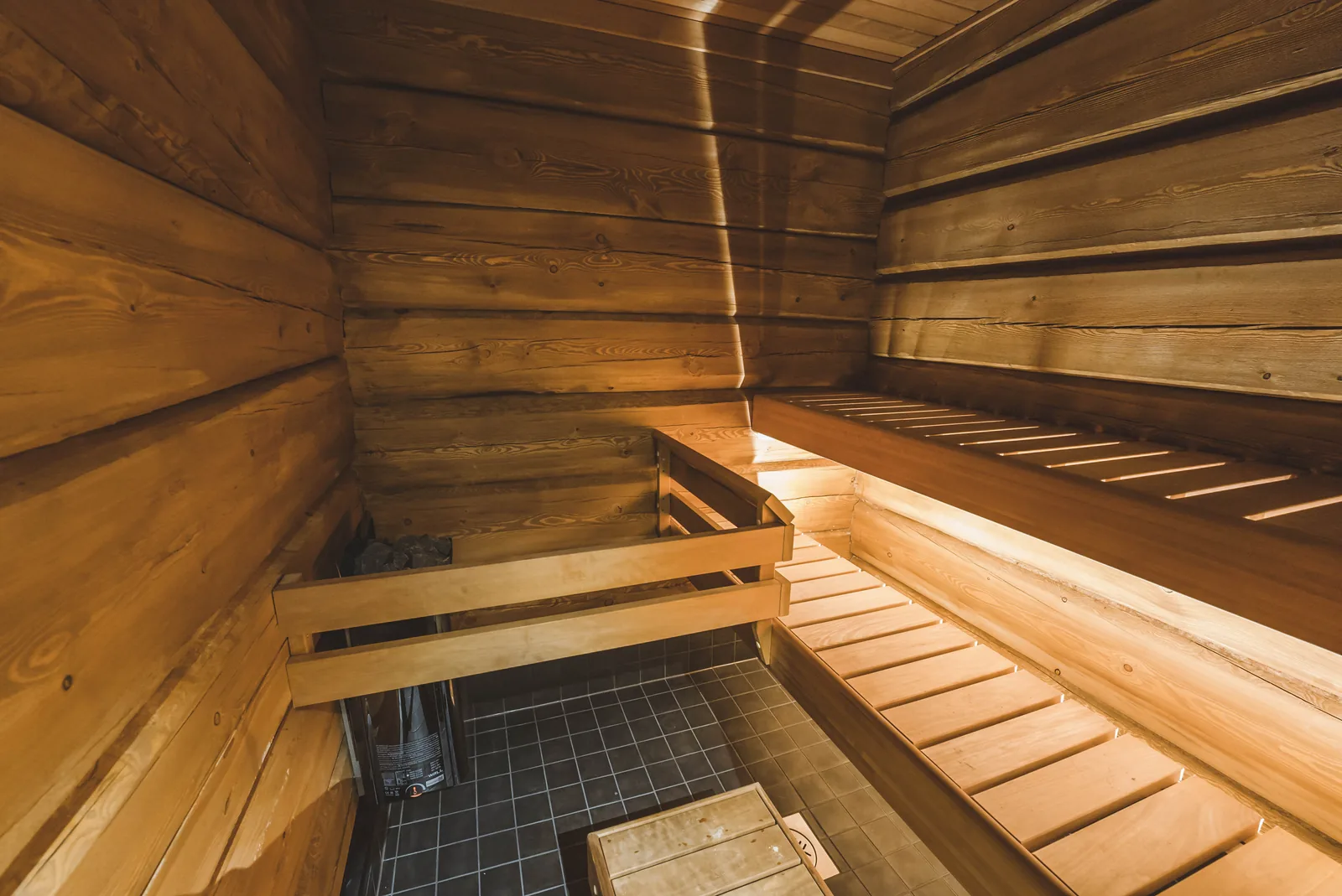Private Holzsauna in einer Invisible Suite